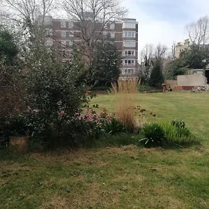 https://3-one-bed-garden-flat-in-central-hove-with-parking.brighton-hotels-england.com