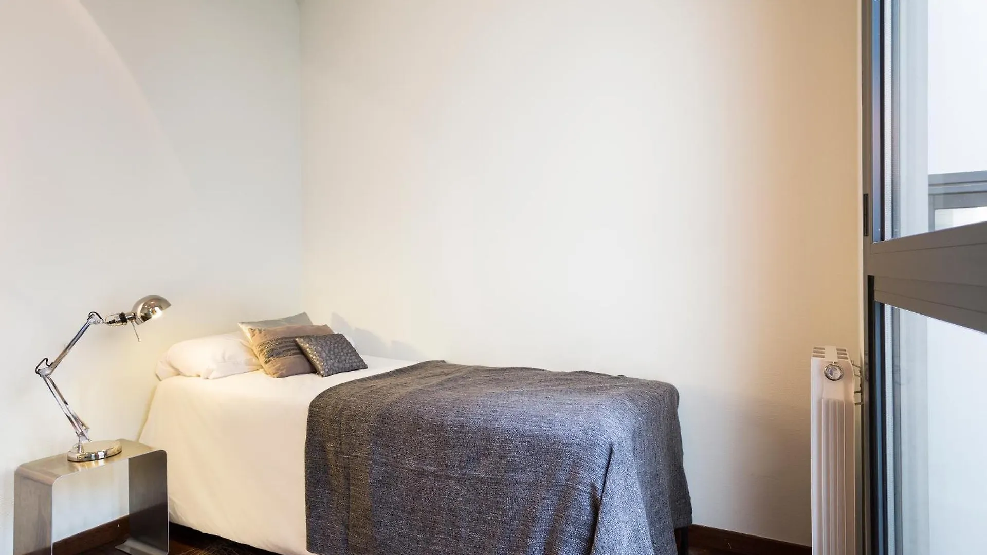 Apartment Barcelona Rentals - Sarria Apartments Near Center